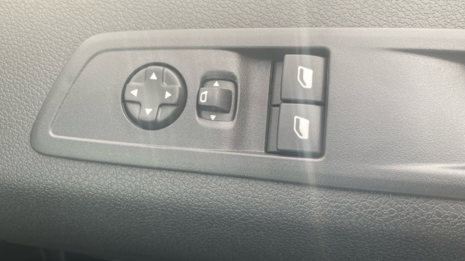 Peugeot Expert M Diesel 2.2 BlueHDi 150 Professional Van - Image 21